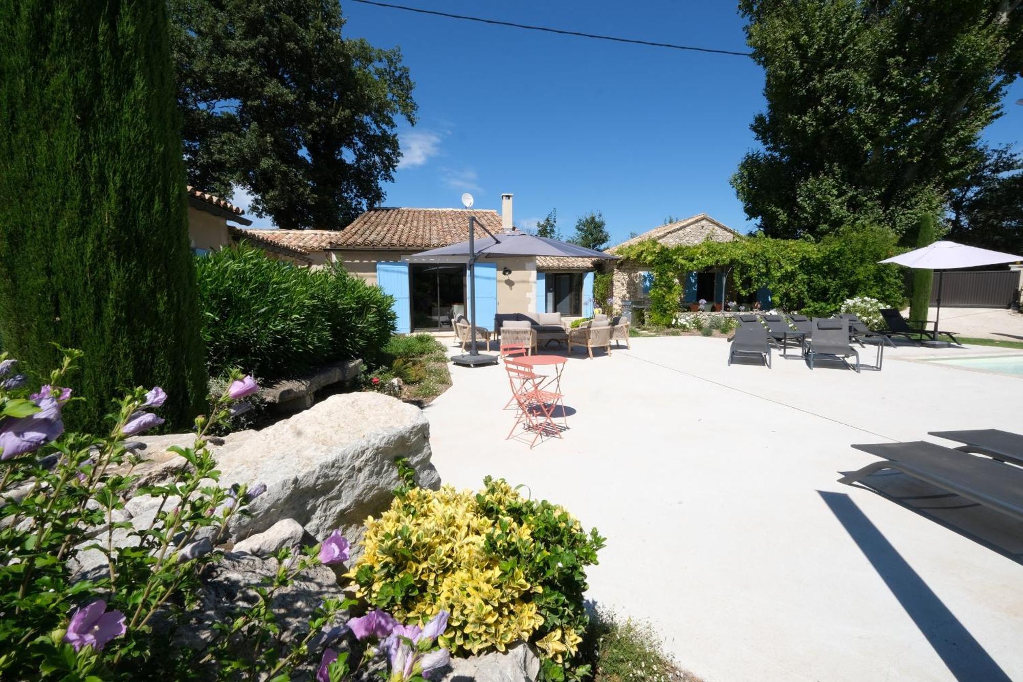 Provencal House With Heated Pool, View Of The Luberon In Robion - Accommodates 12 People. エクステリア 写真